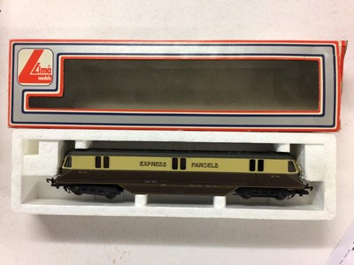 Lot 160 - Lima OO gauge GWR brown & cream Diesel Express Parcels Railcar, No.34, 205143MWG, plus GWR brown  & cream Diesel Railcar, No.22, 205143MWG, both boxed (2)