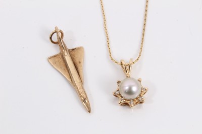 Lot 57 - 14ct gold cultured pearl and diamond pendant on 14ct gold chain, 9ct gold Concorde pendant and yellow metal chain