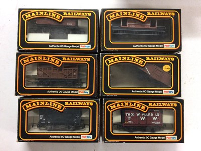 Lot 164 - Mainline OO gauge rolling stock including Hopper, Coke and 7 Plank wagons, all boxed (25)