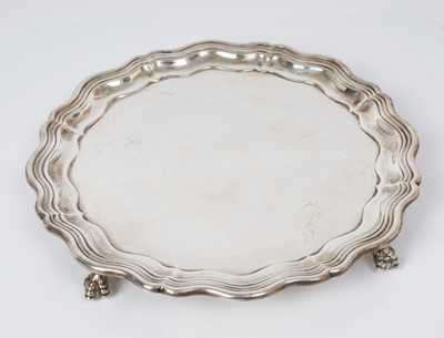 Lot 552 - George V silver salver / waiter of circular form, raised on three claw and ball feet, (Sheffield 1927)