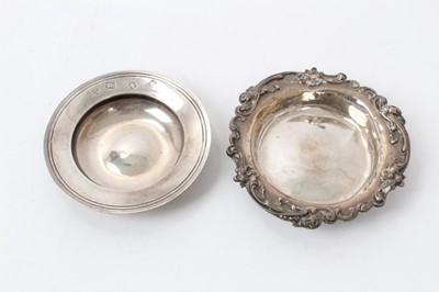 Lot 559 - Contemporary silver armada dish of conventional form (London 1966) Tessiers Ltd, 11cm in diameter, together with an American silver dish marked Sterling, Black Starr & Frost to underside, all at 6o...