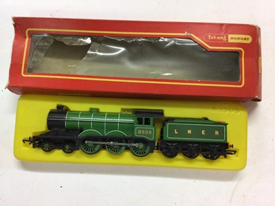Lot 173 - Triang Hornby OO gauge BR black 0-6-0 locomotive and tender 61572 R150S (loco) & R39 (tender), LNER lined green 4-6-0 locomotive and tender 8509, Midland LMS maroon Deeley 3F 0-6-0 locomotive and t...
