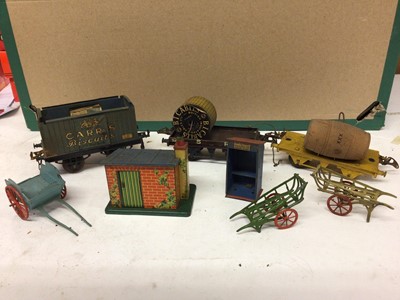 Lot 169 - Hornby O gauge Engine Shed No.1, A804in original box (box poor condition) plus a selection of accessories including signal box, Wembley Station, signal etc ( qty)