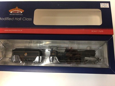 Lot 178 - Bachmann OO gauge Class E4 473 Southern Green, 35-076, Class 64XX GWR 6407 (end flap missing), Modified Hall Class 7904 BR lined black Early Emblem 'Fountains Hall', 31-783 plus Hornby OO gauge BR...