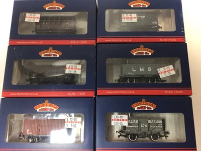 Lot 179 - Railway OO gauge boxed selection of carriages & rolling stock various manufacturers including Bachmann, Hornby, Mainline etc plus some unboxed (qty)