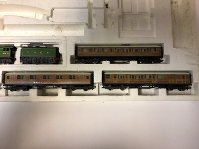 Lot 183 - Railway OO gauge selection including Hornby R824 (no track) Lima Western Gladiator diesel locomotive, Hornby Dock Authority 0-4-0 locomotive, various boxed and unboxed locomotives , carriages, roll...