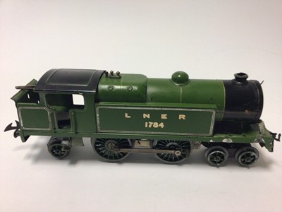 Lot 187 - Hornby O gauge LNER tinplate clockwork 4-4-2 locomotive 1784, with key and track (qty)