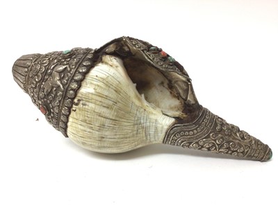 Lot 171 - Tibetan white mounted conch shell