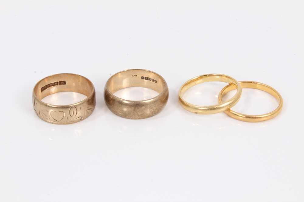 Lot 98 - 22ct gold wedding ring, 18ct gold wedding ring and two 9ct gold wedding rings (4)