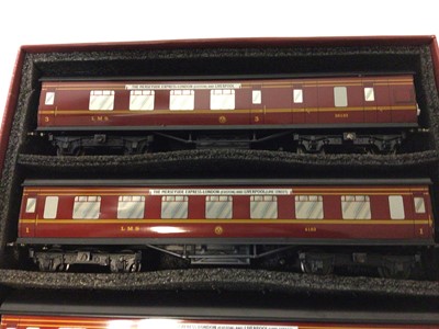Lot 8 - Ace Trains O gauge LMS vintage 'The Merseyside Express-London (Euston) and Liverpool' coach set including two 3rd class 26133 & 4195, 1st class 4183, composite 1st/3rd class 4195 and Restaurant Car...