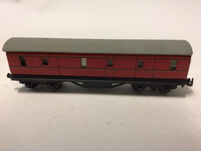 Lot 219 - Trix 3-rail OO gauge BR green 4-6-2 'Scotsman' locomotive and tender 60103 and coach plus 20/58 diesel 2-car set with maroon & cream livery  20058 (Trix box but not original contents)