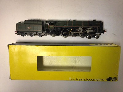 Lot 220 - Trix 3-rail OO gauge BR green Britainnia 7MT Class 4-6-2 'Britainnia' locomotive and tender 70000, boxed, plus five LMS coaches 6301, two tone coaches , rolling stock and selection of track