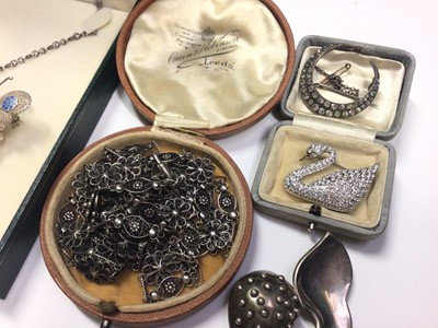 Lot 18 - Group of silver and white metal jewellery