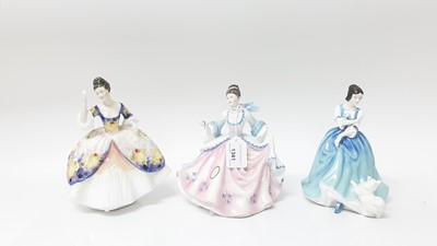 Lot 1341 - Collection of 18 Royal Doulton figures