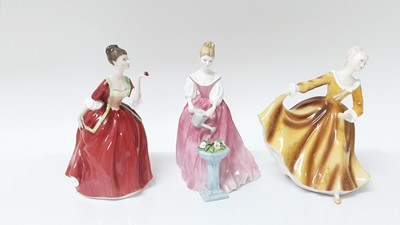 Lot 1341 - Collection of 18 Royal Doulton figures