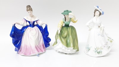 Lot 1341 - Collection of 18 Royal Doulton figures