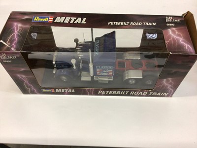 Lot 1968 - Five Revell Metal 1:24 die cast models. Peterbilt 359 Truck, Peterbilt Classic, Peterbilt Road Train, Flat-bed trailer and Trans World Trucking Box Trailer.