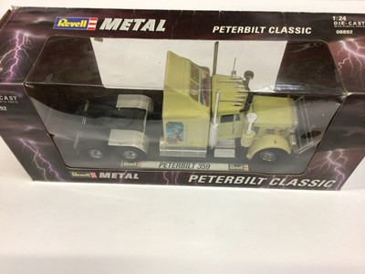 Lot 1968 - Five Revell Metal 1:24 die cast models. Peterbilt 359 Truck, Peterbilt Classic, Peterbilt Road Train, Flat-bed trailer and Trans World Trucking Box Trailer.