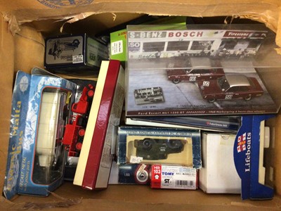 Lot 1982 - Five boxes of boxed mixed die cast vehicles