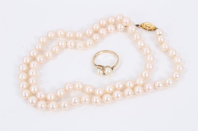 Lot 286 - 9ct gold cultured pearl cross over ring and a cultured pearl necklace with 9ct gold clasp