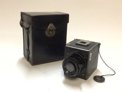 Lot 2362 - Curt Bentzin, Gorlitz Primarflex 120 SLR camera with a Carl Zeiss Tessar lens, in leather case