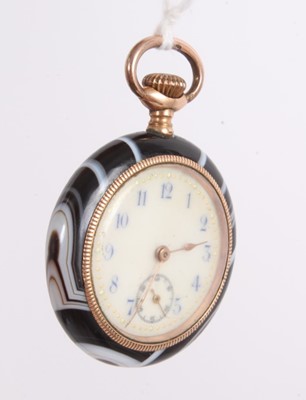 Lot 115 - 20th century banded agate fob watch