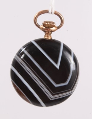 Lot 115 - 20th century banded agate fob watch