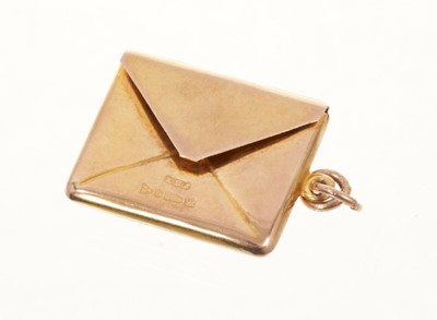 Lot 481 - 9ct gold stamp holder in the form of an envelope