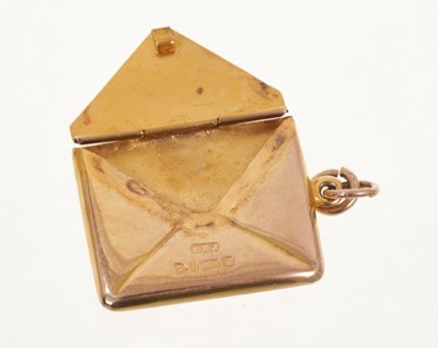 Lot 481 - 9ct gold stamp holder in the form of an envelope