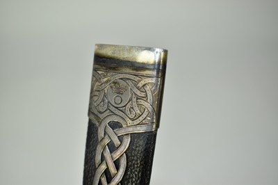 Lot 979 - Good quality 1940s Scottish  silver mounted skean dhu dirk with Barons crest