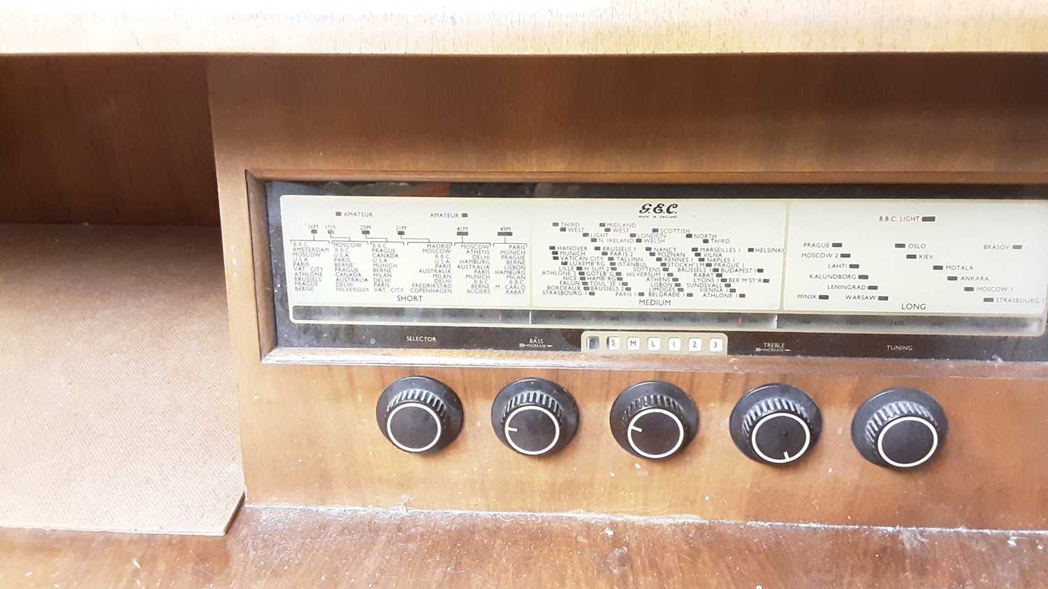 Lot 2247 - Vintage GEC radio in walnut veneered
