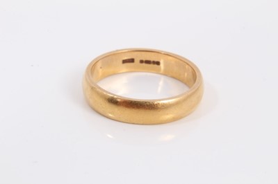 Lot 266 - 22ct gold wedding ring
