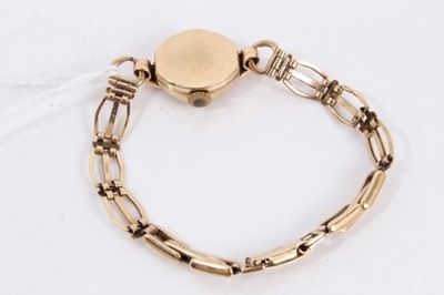 Lot 280 - 9ct gold cased ladies vintage wristwatch on 9ct gold bracelet