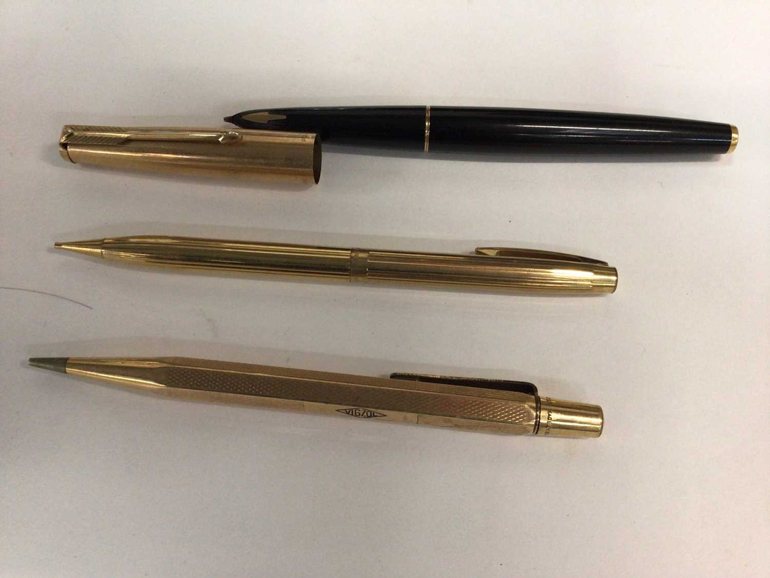 Lot 2686 - Two 1960s Parker gold plated pens and lot pens and propelling pencil (6)