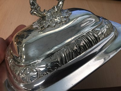 Lot 225 - Georgian silver entrée dish and cover