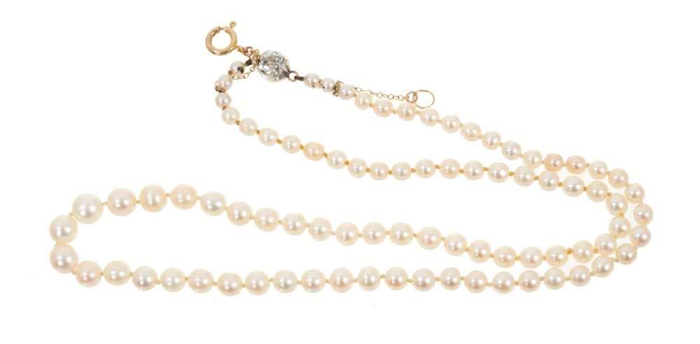NECKLACE, 18k satin white gold, center part with 10 cultured saltwater  pearls in white, gray and yellow, 20 intermediate diamonds with brilliant  cut, total approx. 1.20 ct. Jewellery & Gemstones - Necklace - Auctionet