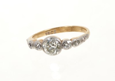 Lot 465 - Edwardian diamond ring