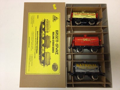 Lot 12 - Bassett Lowke O gauge Rolling Stock Series set of 3 x Private Owner Tank Wagons, BP, Shell & National, BL99035, in original box