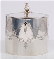 Lot 351 - George III Silverer tea caddy of drum form,...