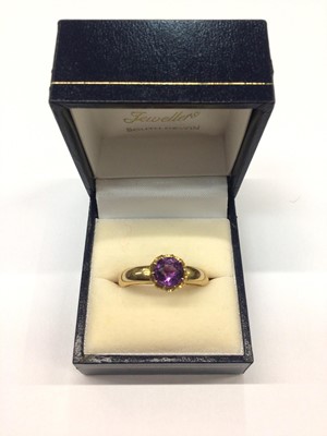 Lot 803 - 18ct gold amethyst dress ring