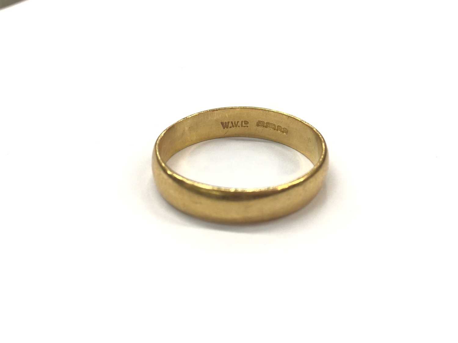 Lot 805 22ct gold wedding ring (London 1975)