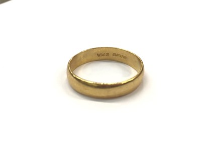 Lot 805 - 22ct gold wedding ring (London 1975)