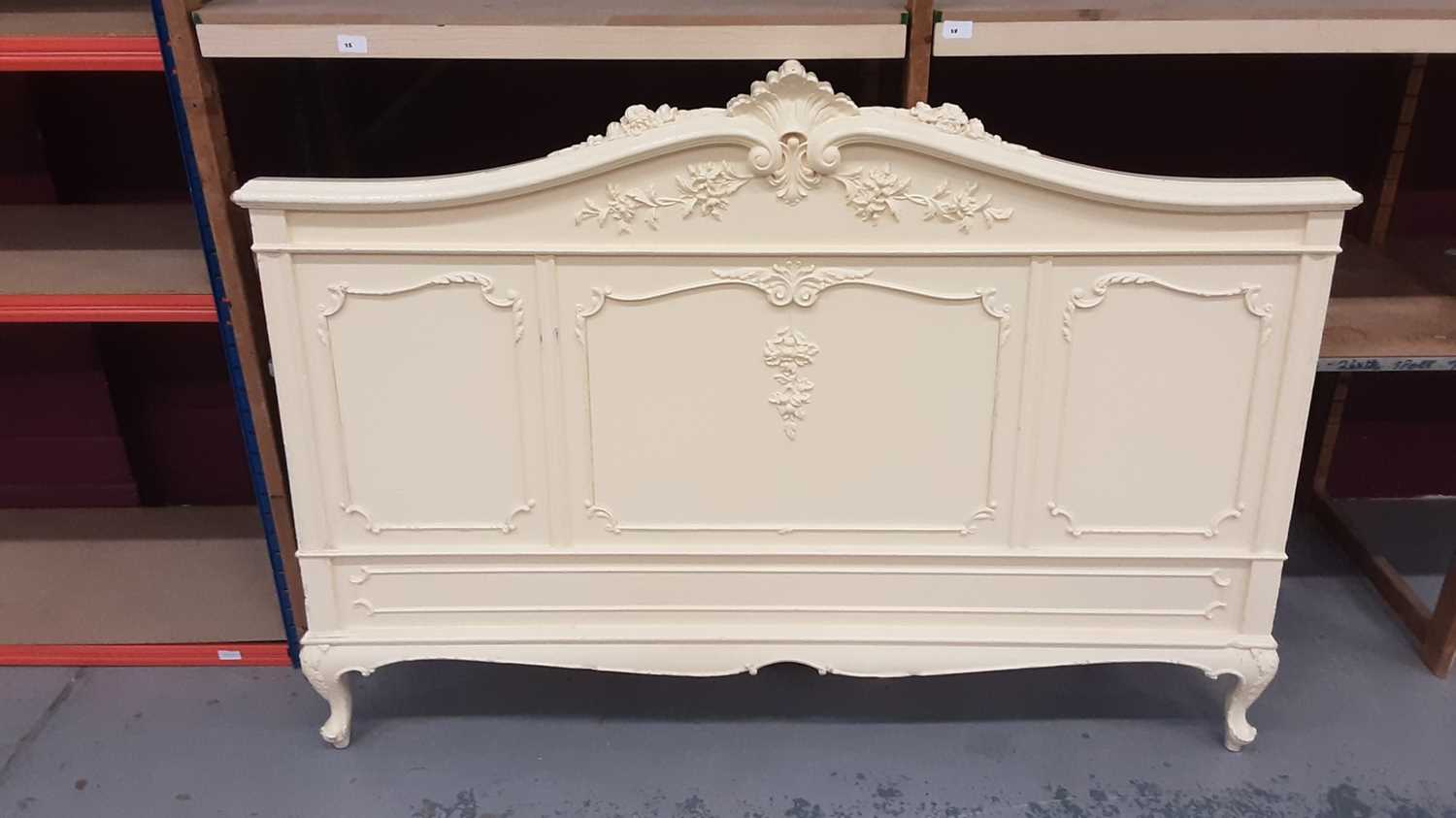 Lot 1005 - Edwardian cream painted double bedstead with carved foliate and shell cresting, together with a matching dressing tble with mirrored back