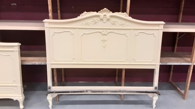 Lot 1005 - Edwardian cream painted double bedstead with carved foliate and shell cresting, together with a matching dressing tble with mirrored back