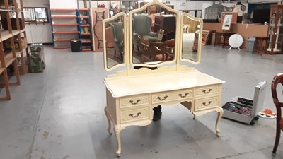 Lot 1005 - Edwardian cream painted double bedstead with carved foliate and shell cresting, together with a matching dressing tble with mirrored back