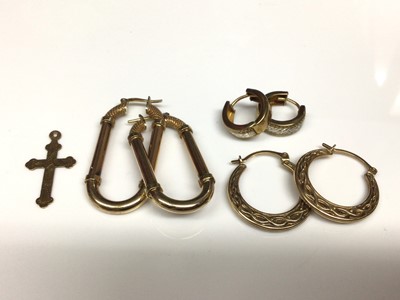 Lot 5 - 9ct gold wedding ring, 9ct white gold thick band ring, 9ct gold cross pendant and three pairs of gold hoop earrings
