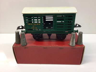 Lot 28 - Hornby O gauge selection of boxed Wagons including Palethorpes Sausages, No.50 Salt Wagons "Saxa", Banana Van and others (15)