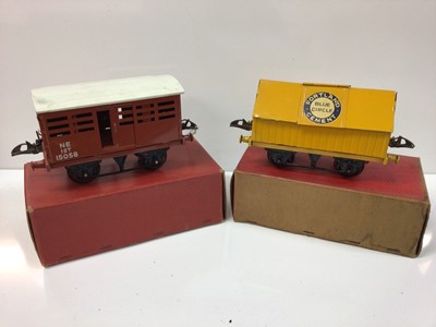 Lot 28 - Hornby O gauge selection of boxed Wagons including Palethorpes Sausages, No.50 Salt Wagons "Saxa", Banana Van and others (15)