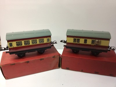 Lot 29 - Hornby O gauge selection of boxed Coaches and Vans including Brake Van, No.1 Luggage Van and others (15)