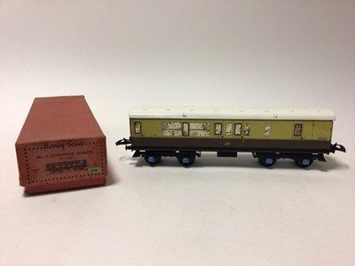 Lot 31 - Hornby O gauge selection of boxed GWR Coaches including No.2 Passenger Coach (Brake-Third), No.2 Corridor Coach 1st-3rd & No.2 Corridor Coach 3rd/Luggage in wrong boxes (x2) (4)